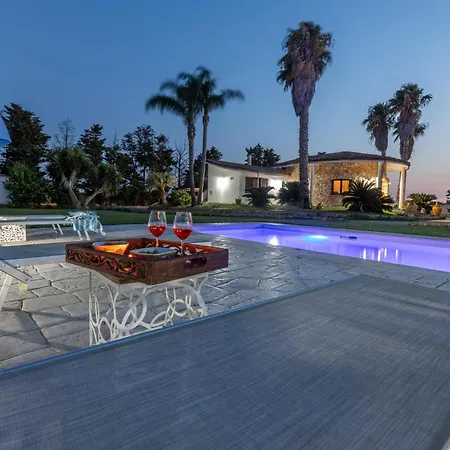 Cassandra فيلة *