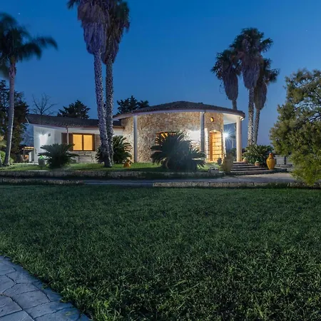 فيلة Cassandra أليستي